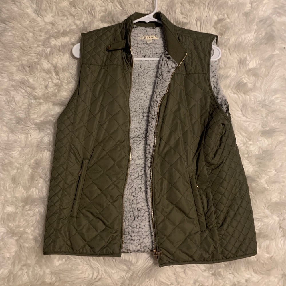 Francesca’s Sherpa Lined Reversible Vest in Green